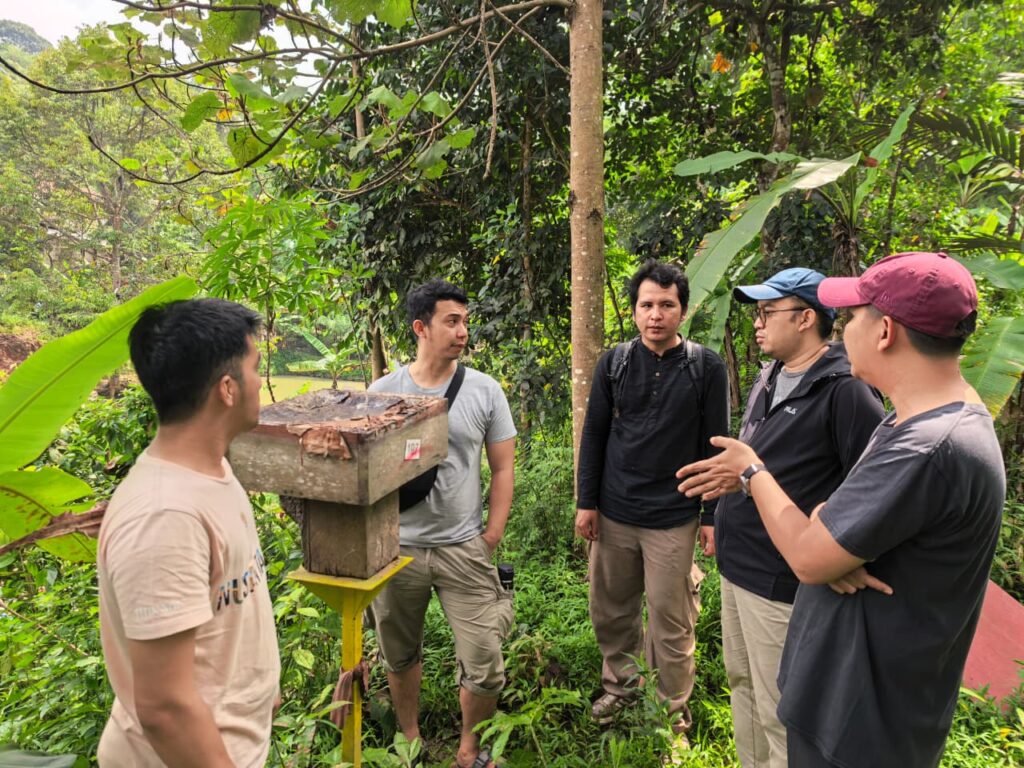 Dari Kunjungan ke Kolaborasi: Inisiatif Tumpangsari Kopi Liberika dan Madu Klanceng di Kabupaten Kuningan